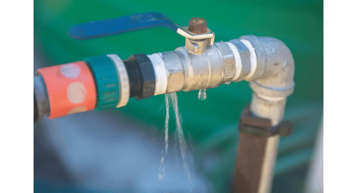 Quick solutions for water leaks How to handle a garden hose quick